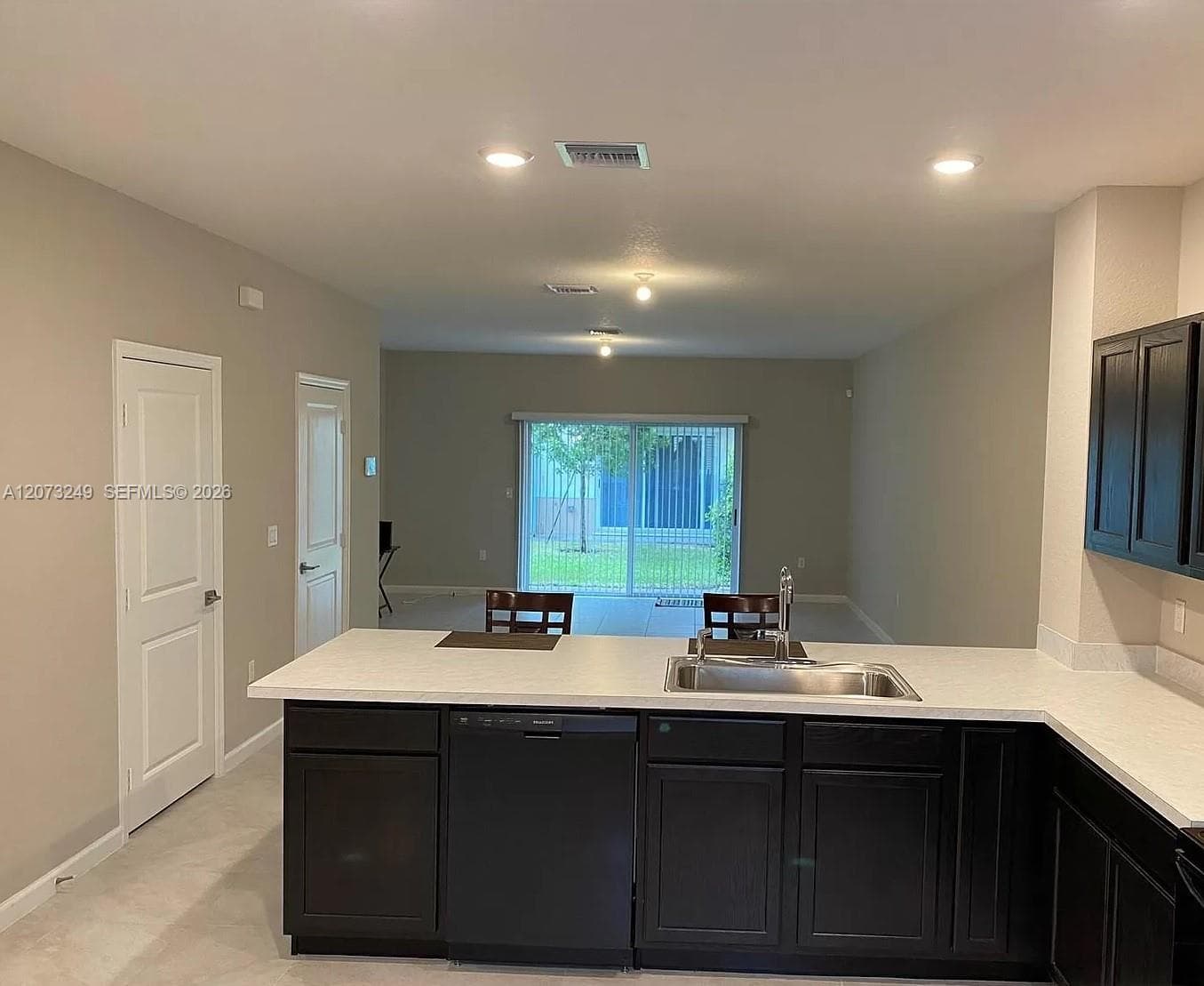 2810 NW 181st St, Miami Gardens, FL 33056 — zdjęcie 4