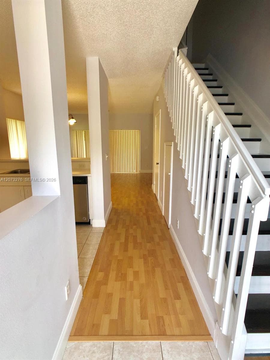 12218 SW 8th Ct, Pembroke Pines, FL 33025 — zdjęcie 5