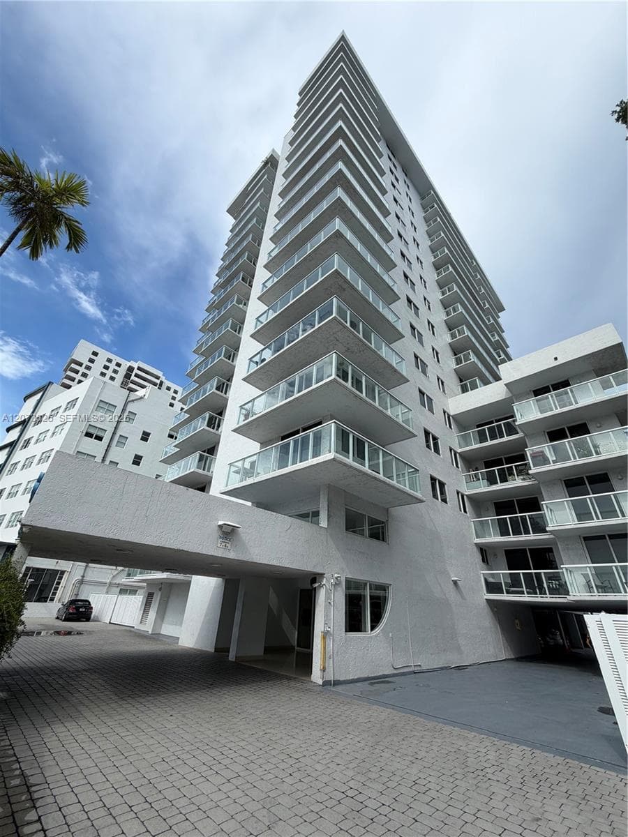 2457 Collins Ave # 1405, Miami Beach, FL 33140
