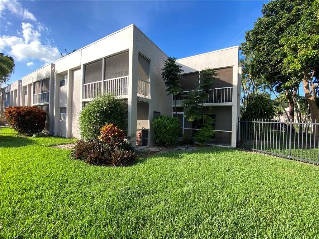 8506 OLD COUNTRY Manor # 213, Davie, FL 33328