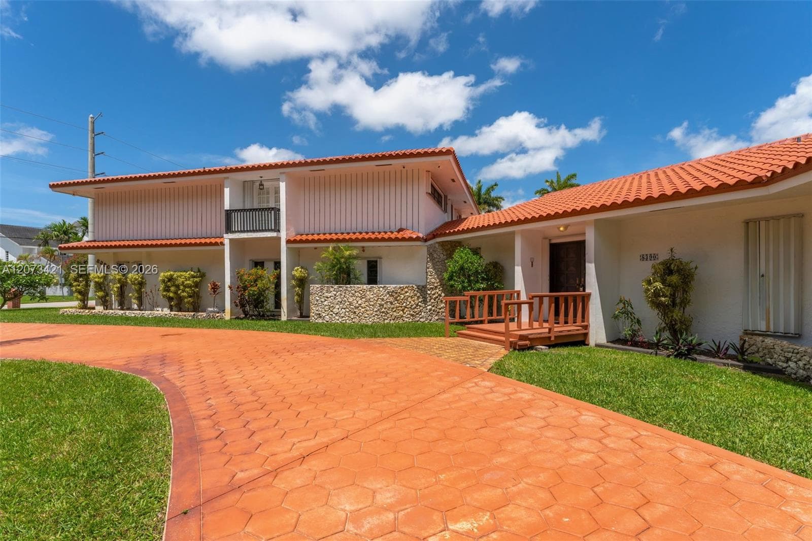 8390 SW 2nd St, Miami, FL 33144 — zdjęcie 2
