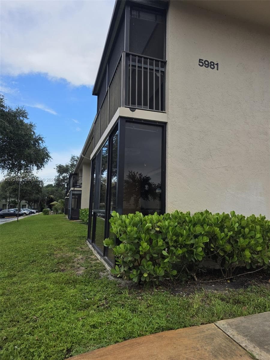 5981 Washington St # 206, Hollywood, FL 33023