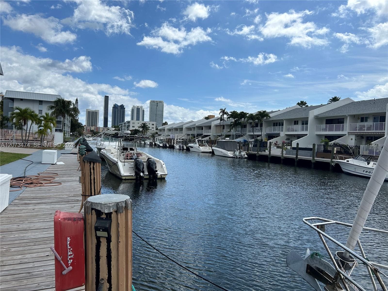 3550 NE 169th St # 304, North Miami Beach, FL 33160 — zdjęcie 3