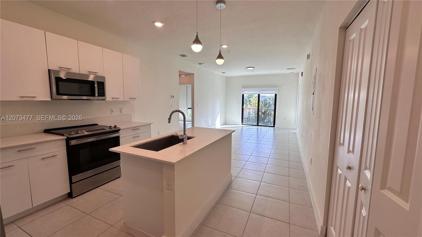 8001 NW 41st St # 308, Doral, FL 33166 — zdjęcie 3