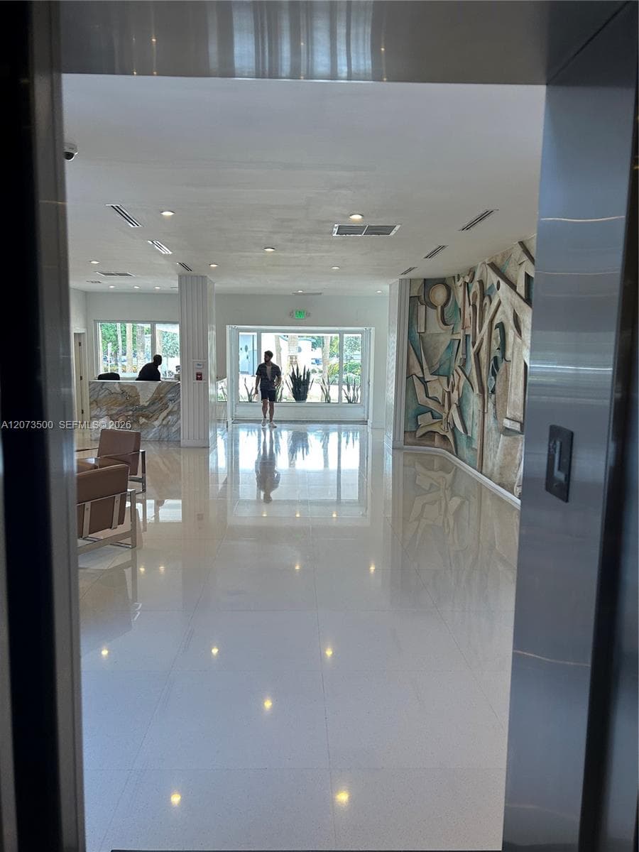 6450 Collins Ave # 707, Miami Beach, FL 33141 — zdjęcie 3
