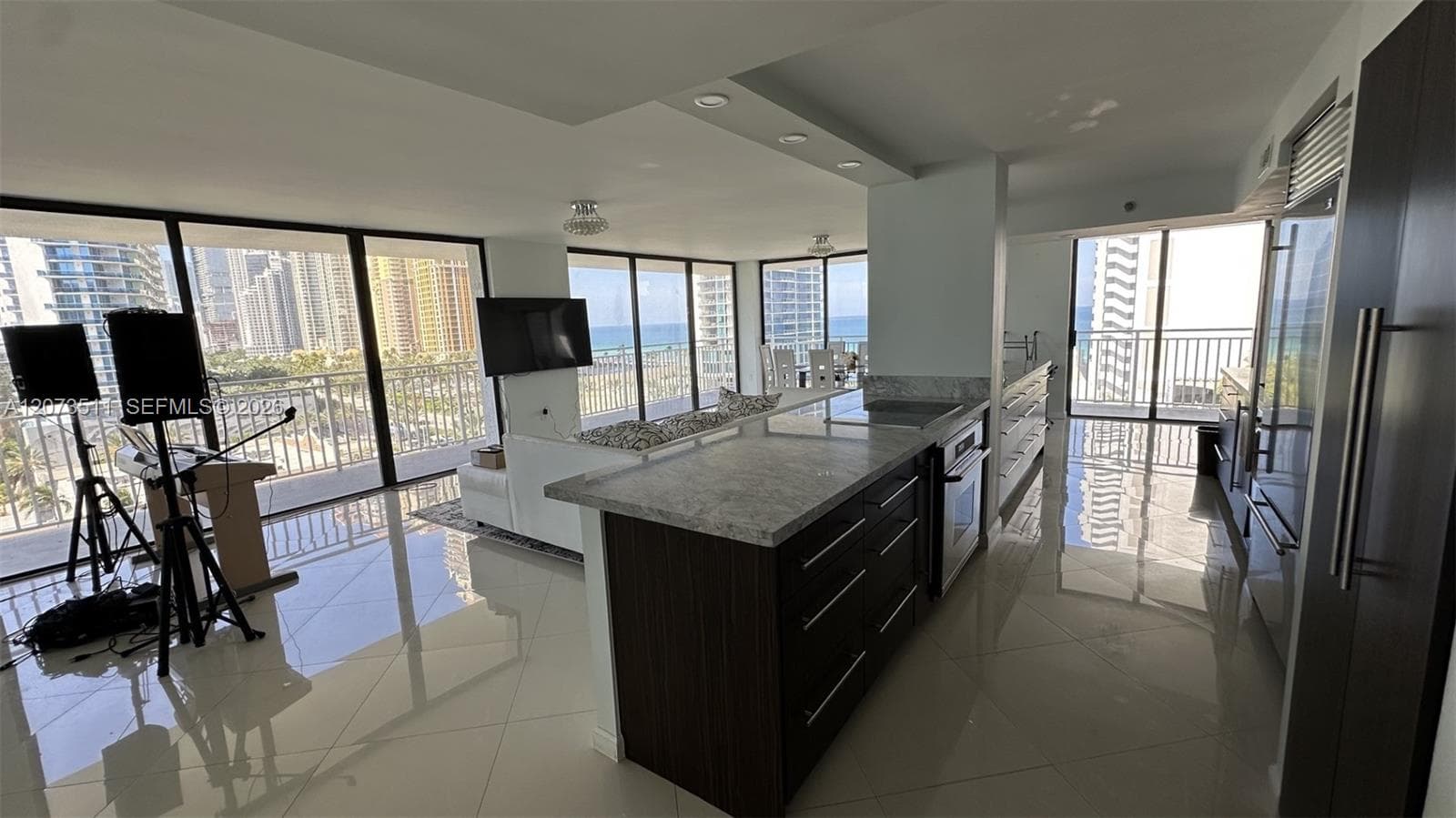 210 174th St # 1119, Sunny Isles Beach, FL 33160 — zdjęcie 2