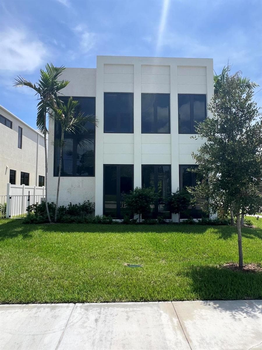 735 SE 4TH Avenue, Delray Beach, FL 33483