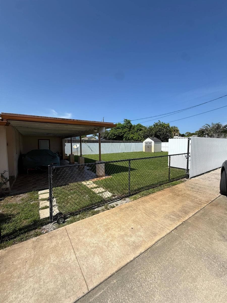 302 WALKER Avenue, FL 33463 — zdjęcie 2