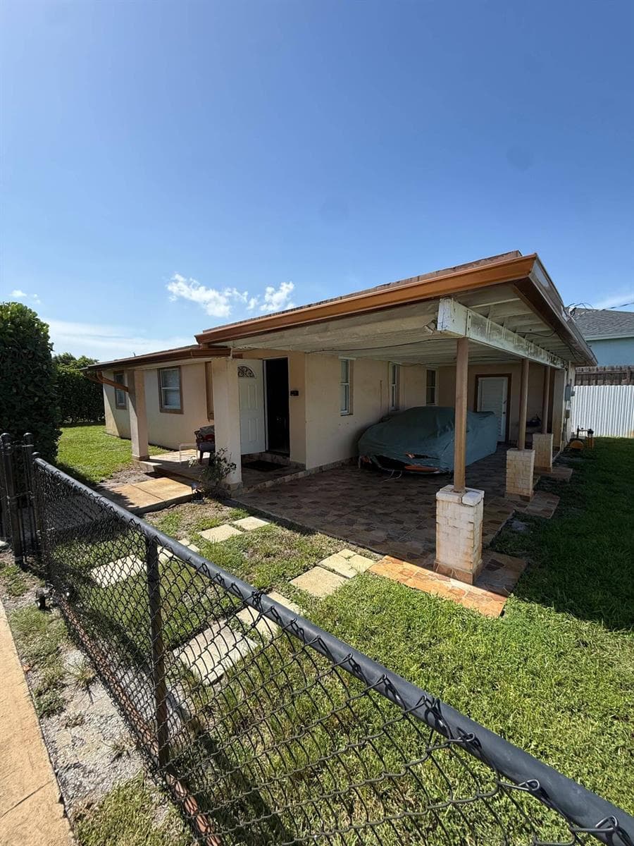 302 WALKER Avenue, FL 33463