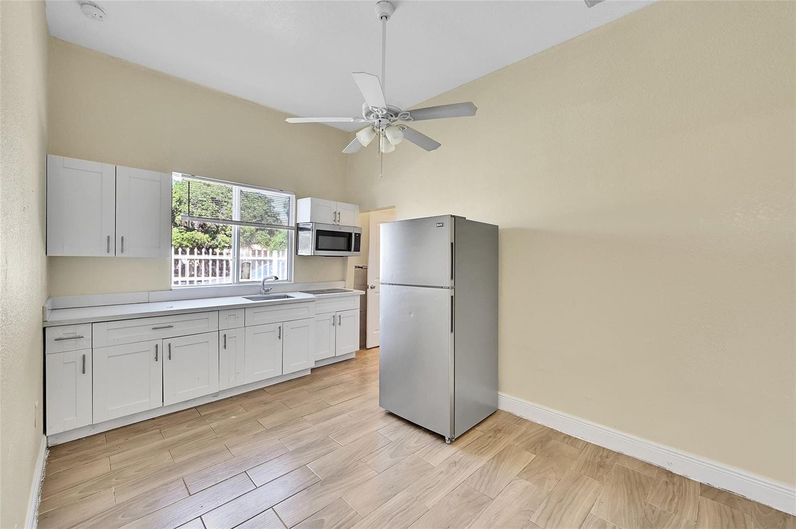 526 NW 15TH Way, Fort Lauderdale, FL 33311 — zdjęcie 4