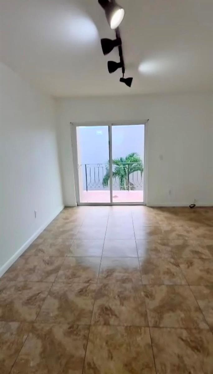 3640 NW 9TH Street # 306, Miami, FL 33125 — zdjęcie 3