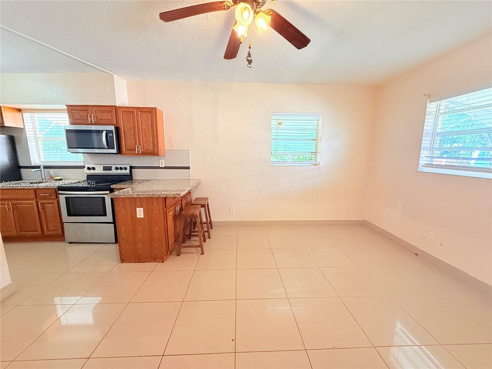 326 NE 6th St # 3, Hallandale Beach, FL 33009 — zdjęcie 2