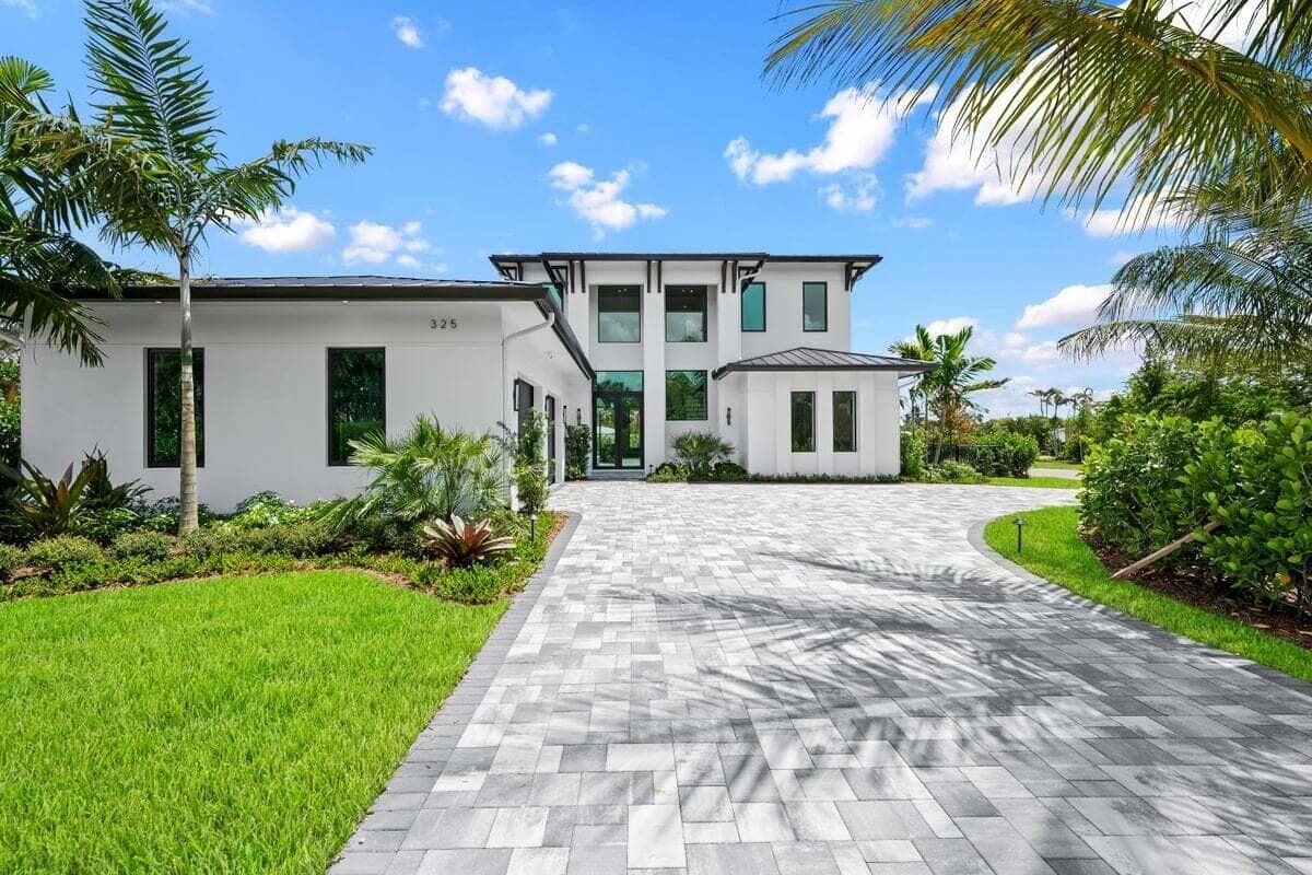 325 W Riverside Drive, Jupiter, FL 33469