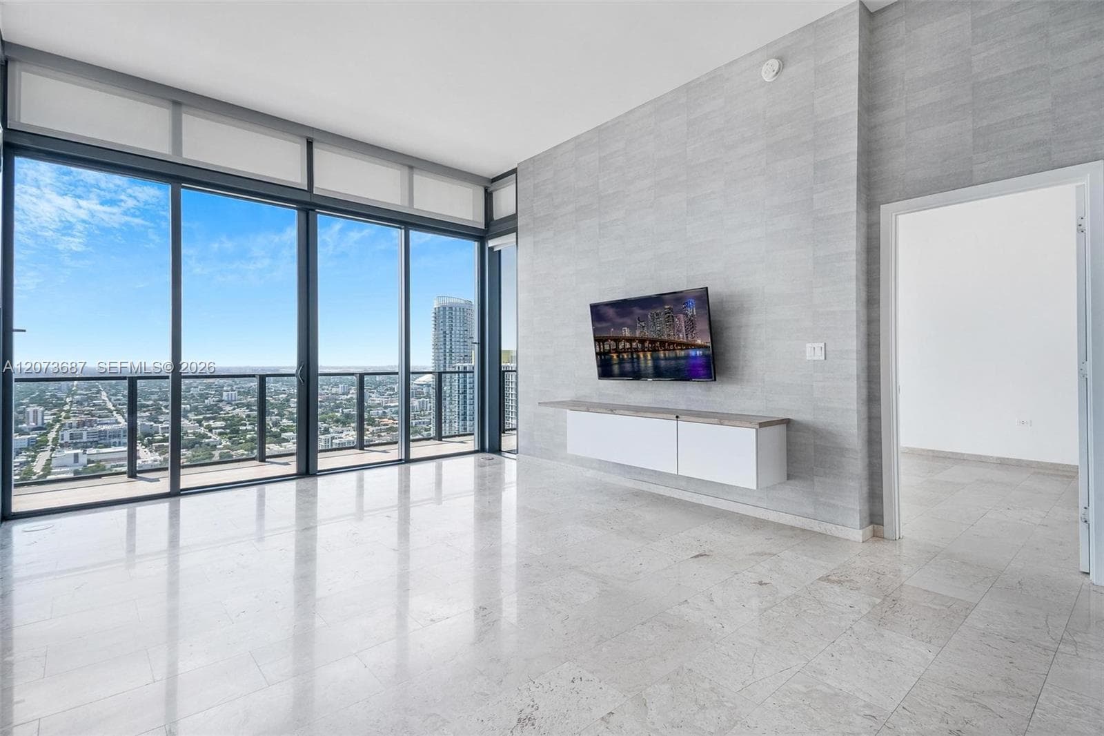 88 SW 7th St # 4004, Miami, FL 33130