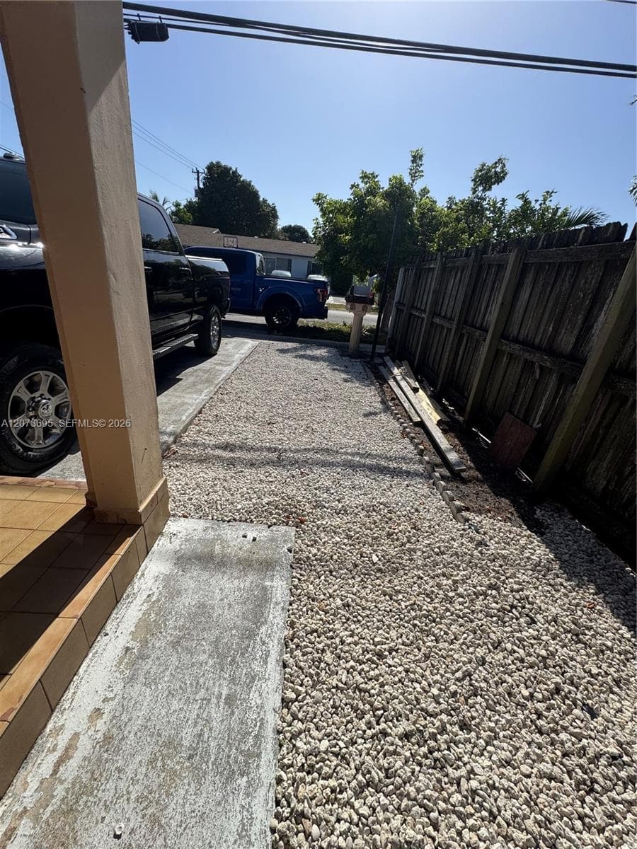 5530 E 6th Ave # 101, Hialeah, FL 33013 — zdjęcie 2