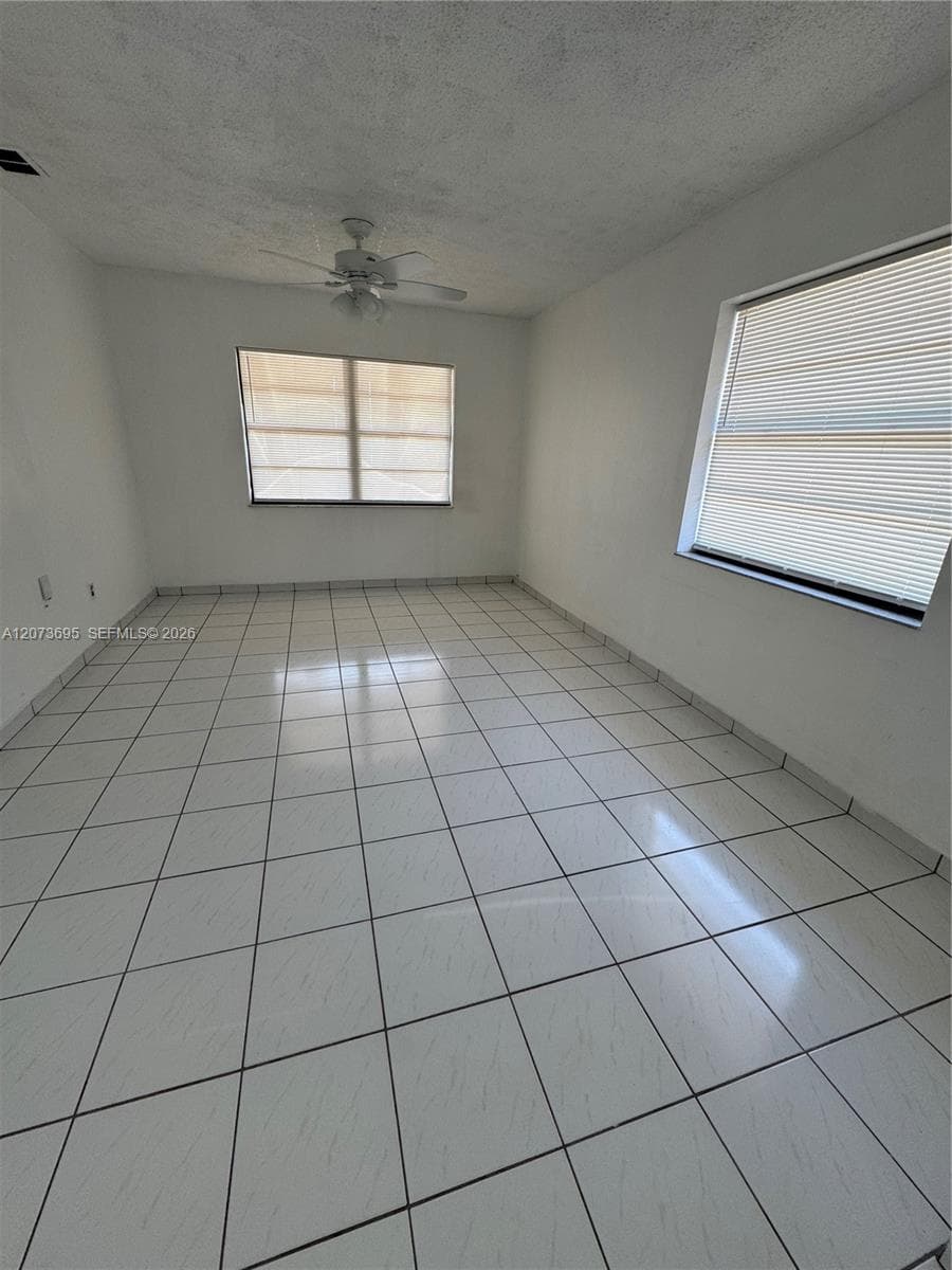 5530 E 6th Ave # 101, Hialeah, FL 33013 — zdjęcie 3