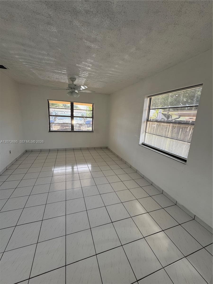 5530 E 6th Ave # 101, Hialeah, FL 33013 — zdjęcie 4