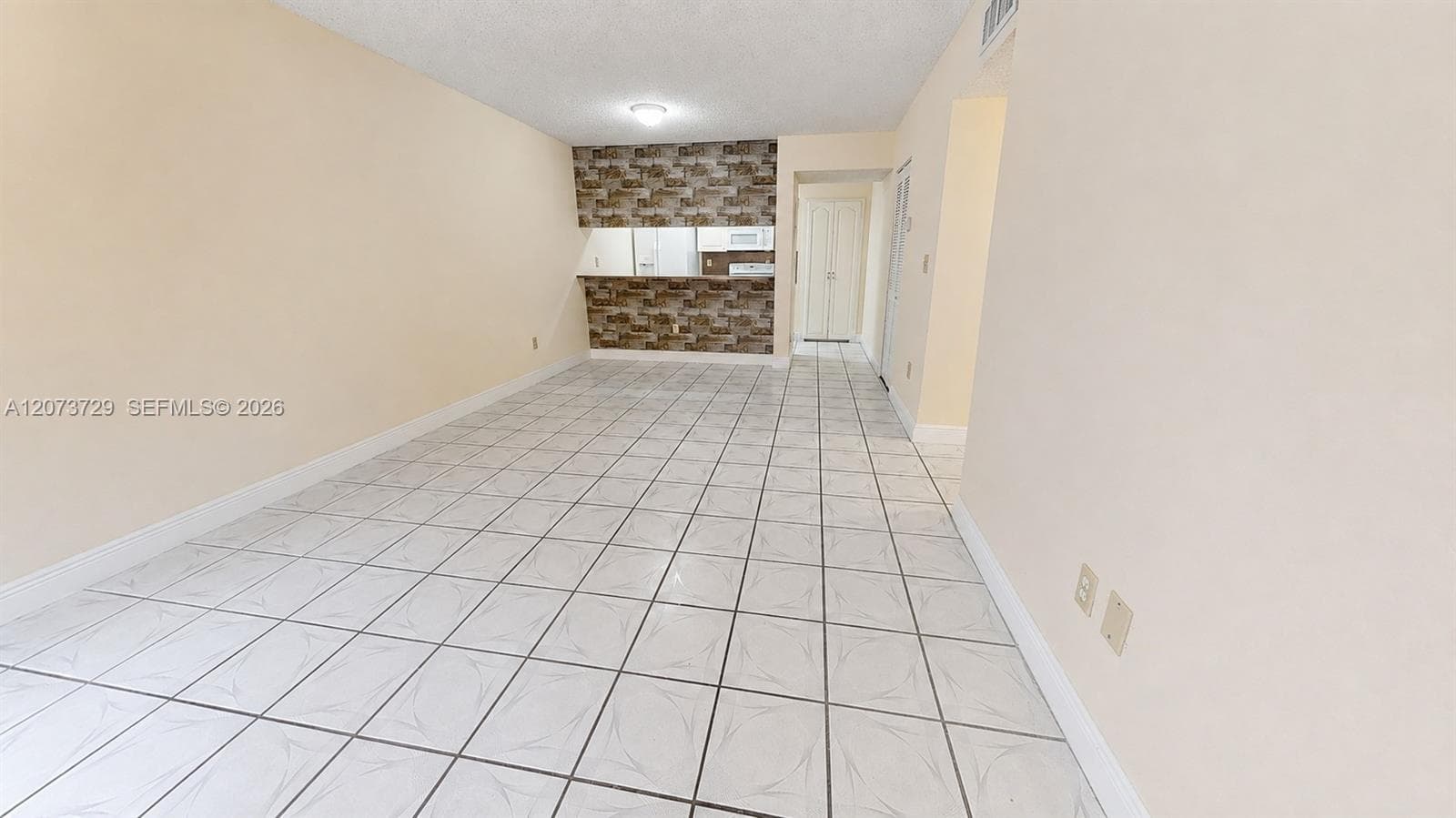 18296 Mediterranean Blvd # 3-4, Hialeah, FL 33015 — zdjęcie 2