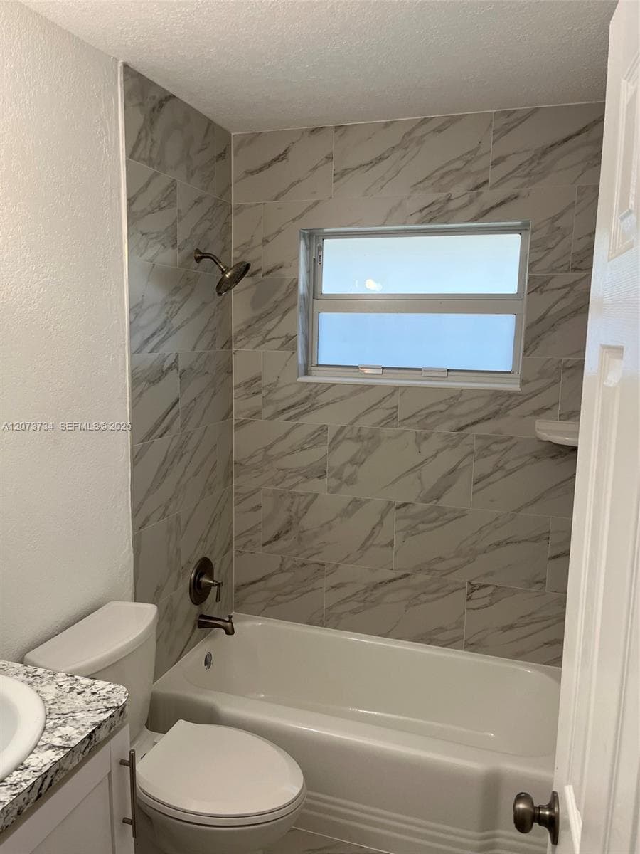 330 NE 7th St # 330, Pompano Beach, FL 33060 — zdjęcie 4