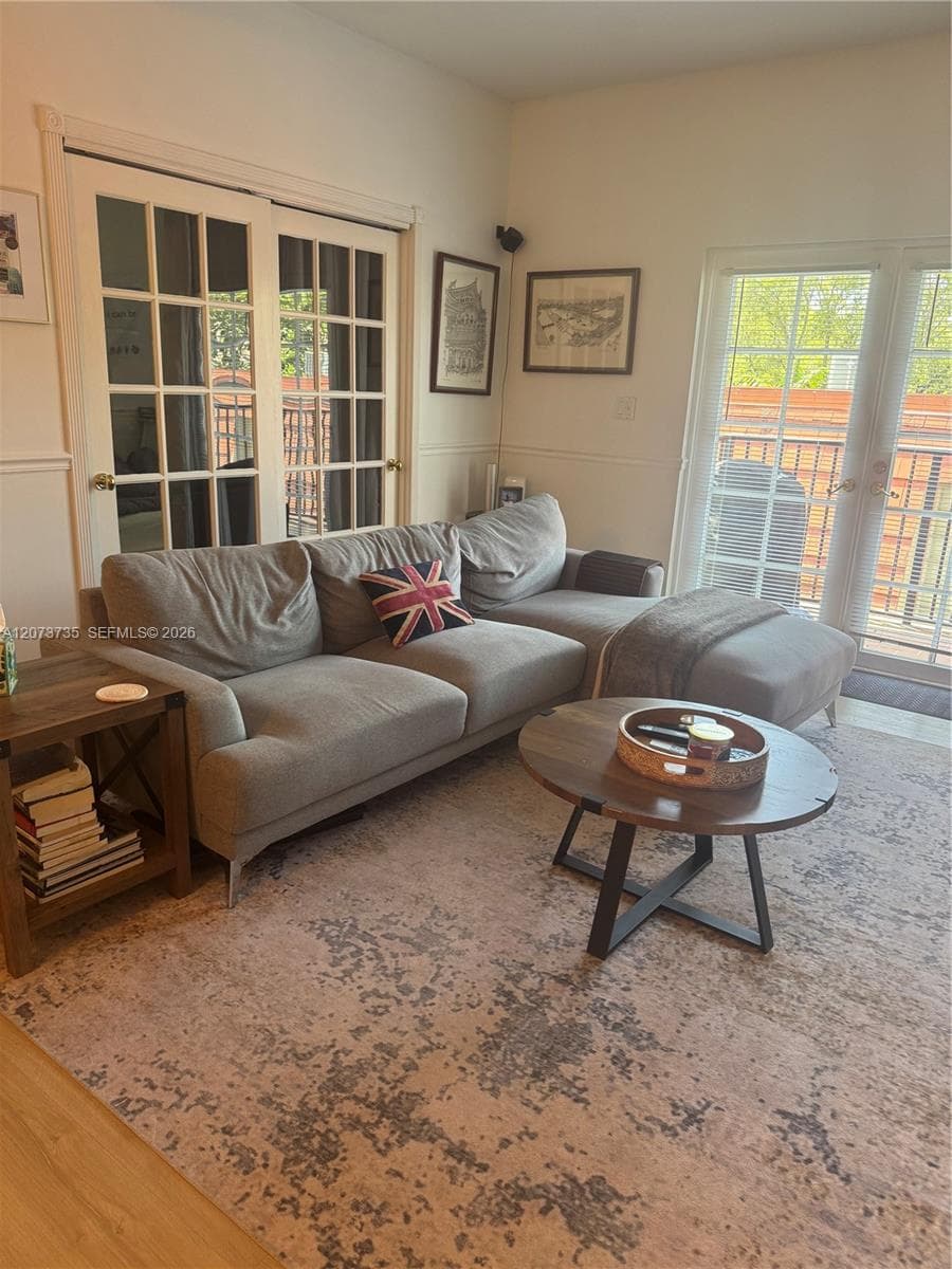 323 Navarre Ave # 301, Coral Gables, FL 33134 — zdjęcie 2
