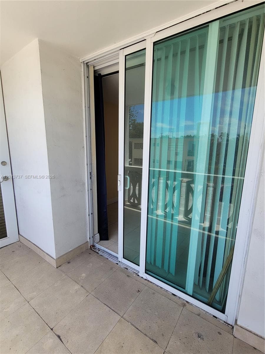8233 Harding Ave # 204, Miami Beach, FL 33141 — zdjęcie 4