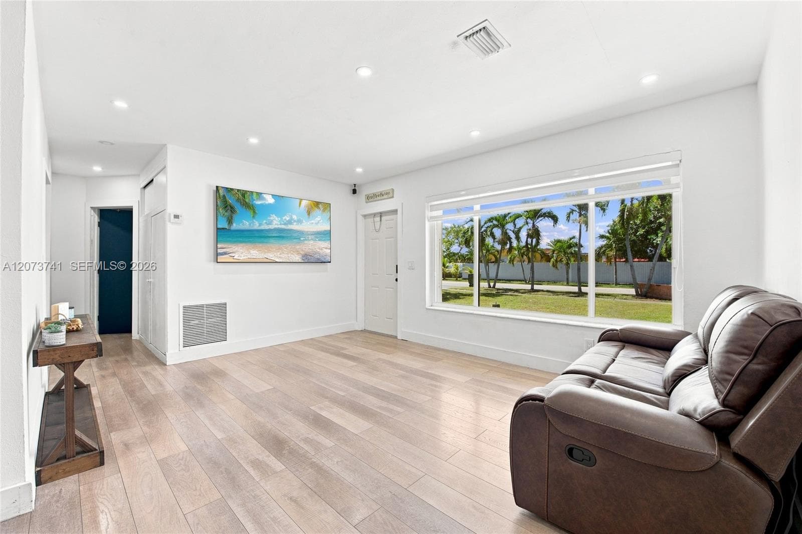 681 W 55th Pl, Hialeah, FL 33012 — zdjęcie 3