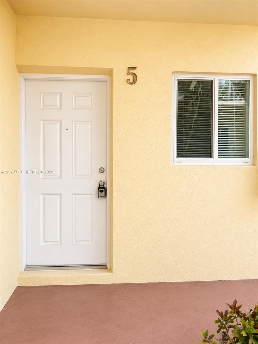 724 NE 4th St # 5, Hallandale Beach, FL 33009 — zdjęcie 2