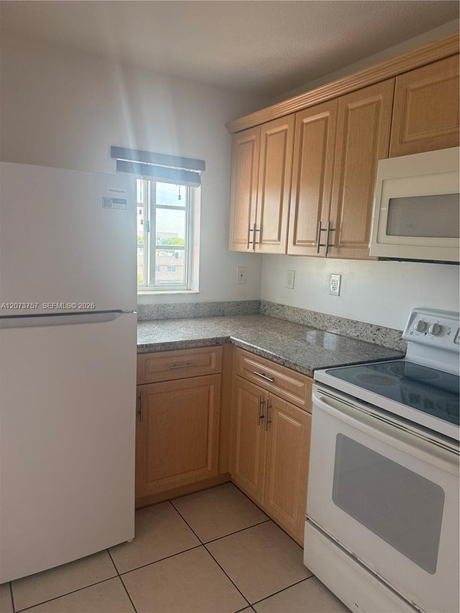 21 E 3rd St # 507, Hialeah, FL 33010 — zdjęcie 3