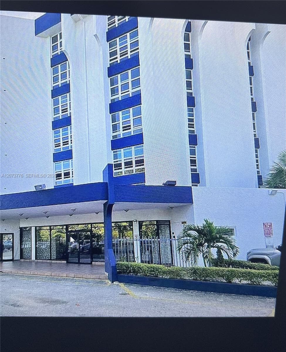 9682 Fontainebleau Blvd # 103, Miami, FL 33172