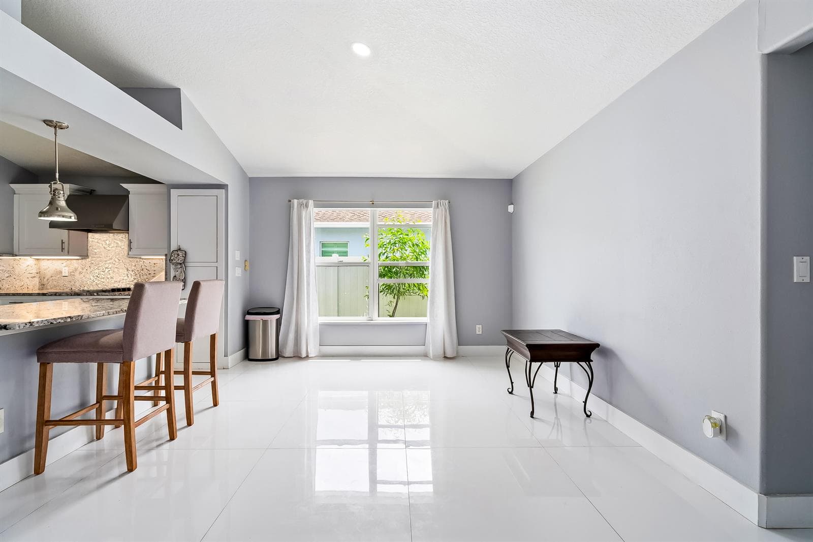 6715 NW PINSON Court, Port St. Lucie, FL 34983 — zdjęcie 2