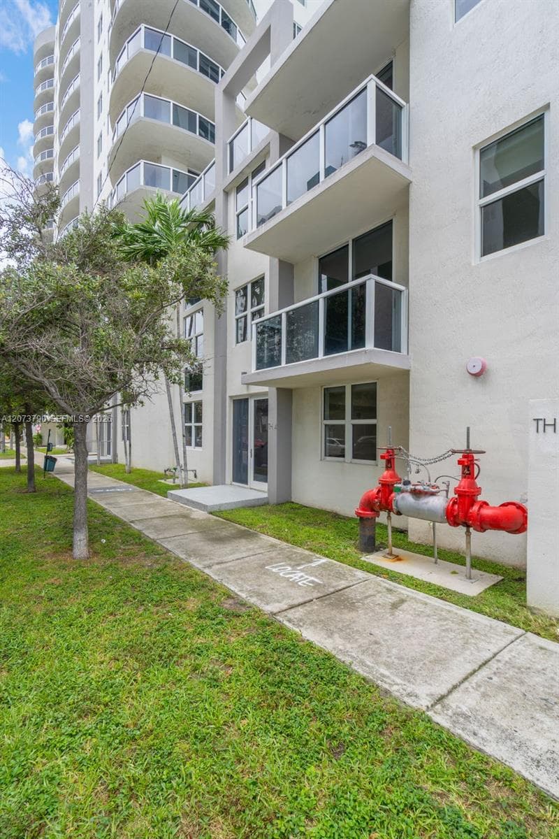 601 NE 23rd St # TH4, Miami, FL 33137 — zdjęcie 3