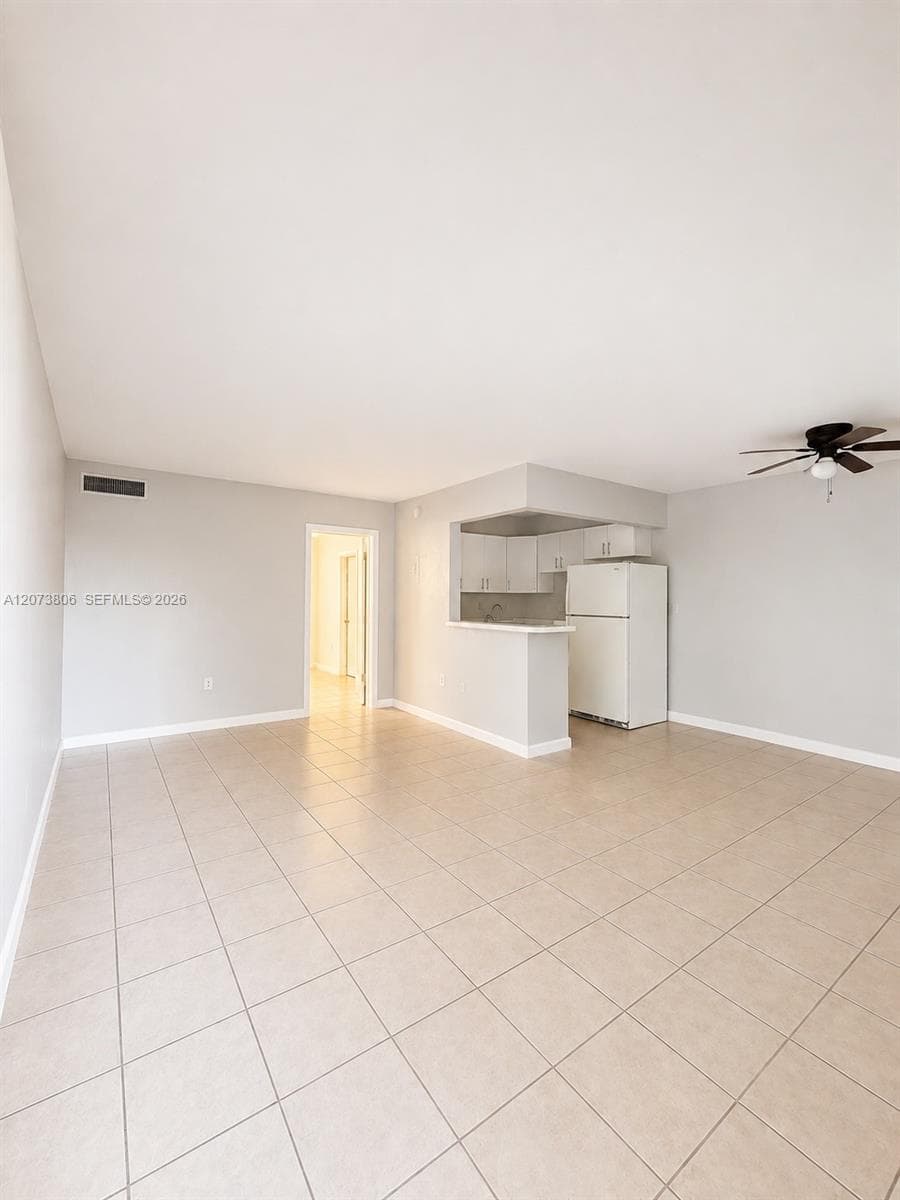 1330 W 54th St # 214C, Hialeah, FL 33012 — zdjęcie 3