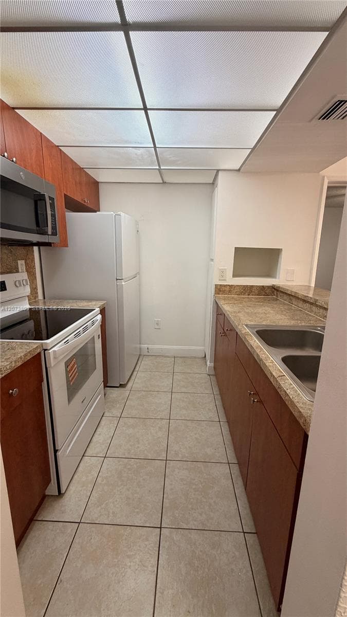 7075 NW 186th St # C208, Hialeah, FL 33015 — zdjęcie 3