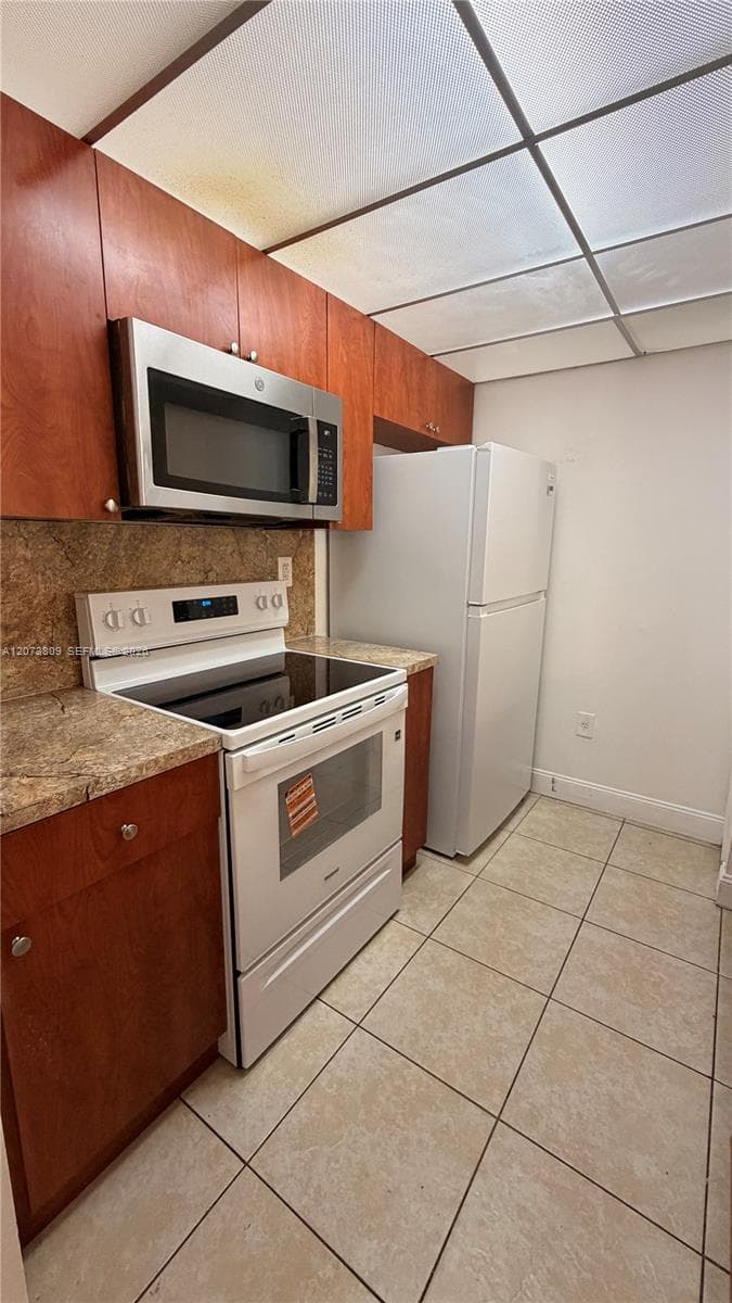 7075 NW 186th St # C208, Hialeah, FL 33015 — zdjęcie 4