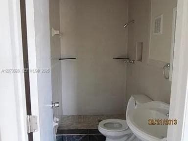 2410 NW 34th St # 2, Miami, FL 33142 — zdjęcie 3