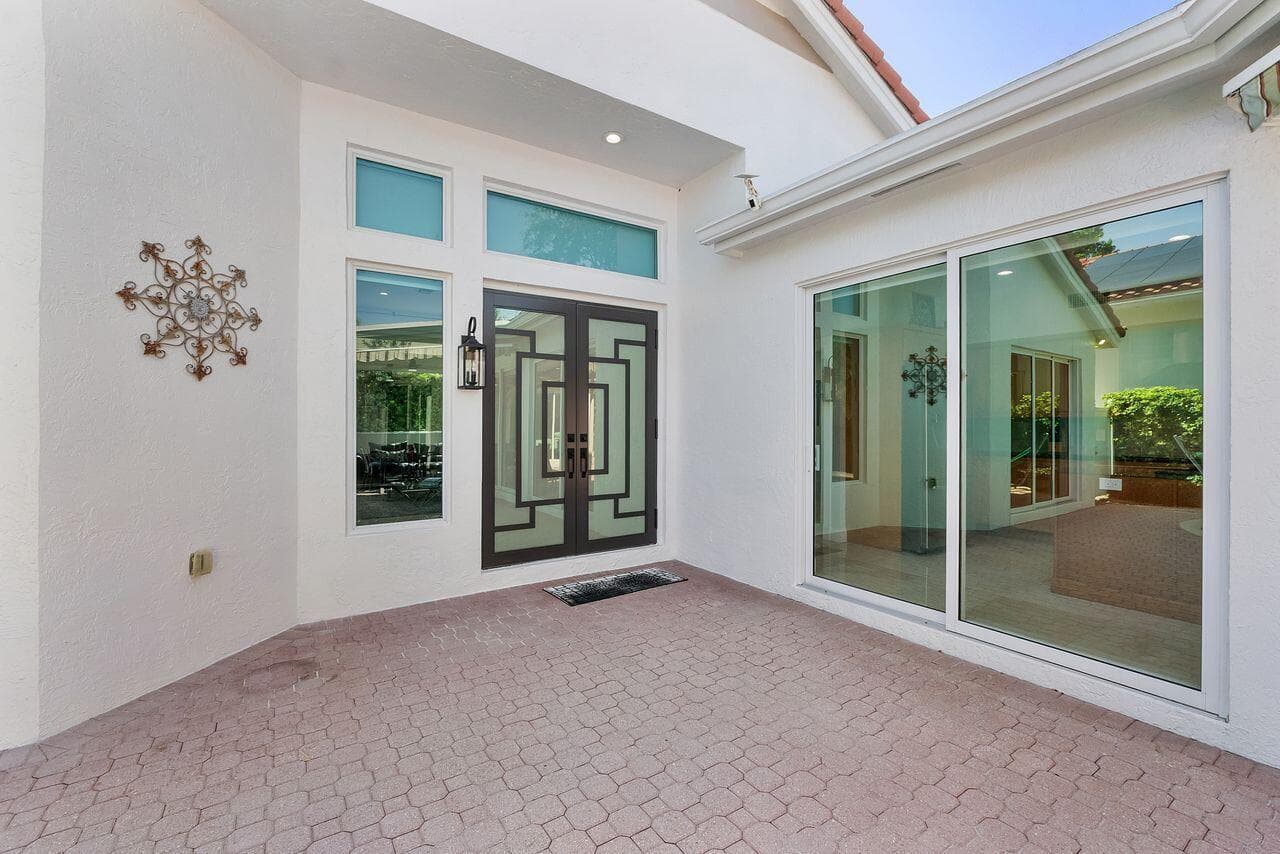 1081 BEL AIRE Drive E, Pembroke Pines, FL 33027 — zdjęcie 4