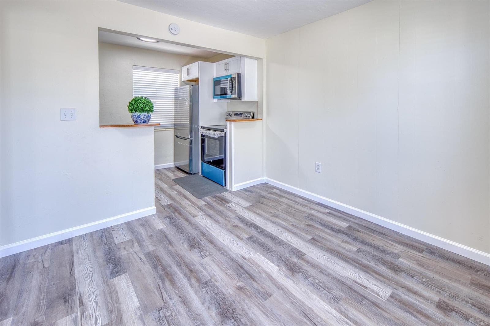 219 N E Street # 1, FL 33460 — zdjęcie 2