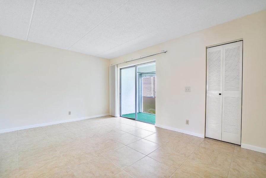 400 VILLAGE GREEN Circle W # 102, Palm Springs, FL 33461 — zdjęcie 4