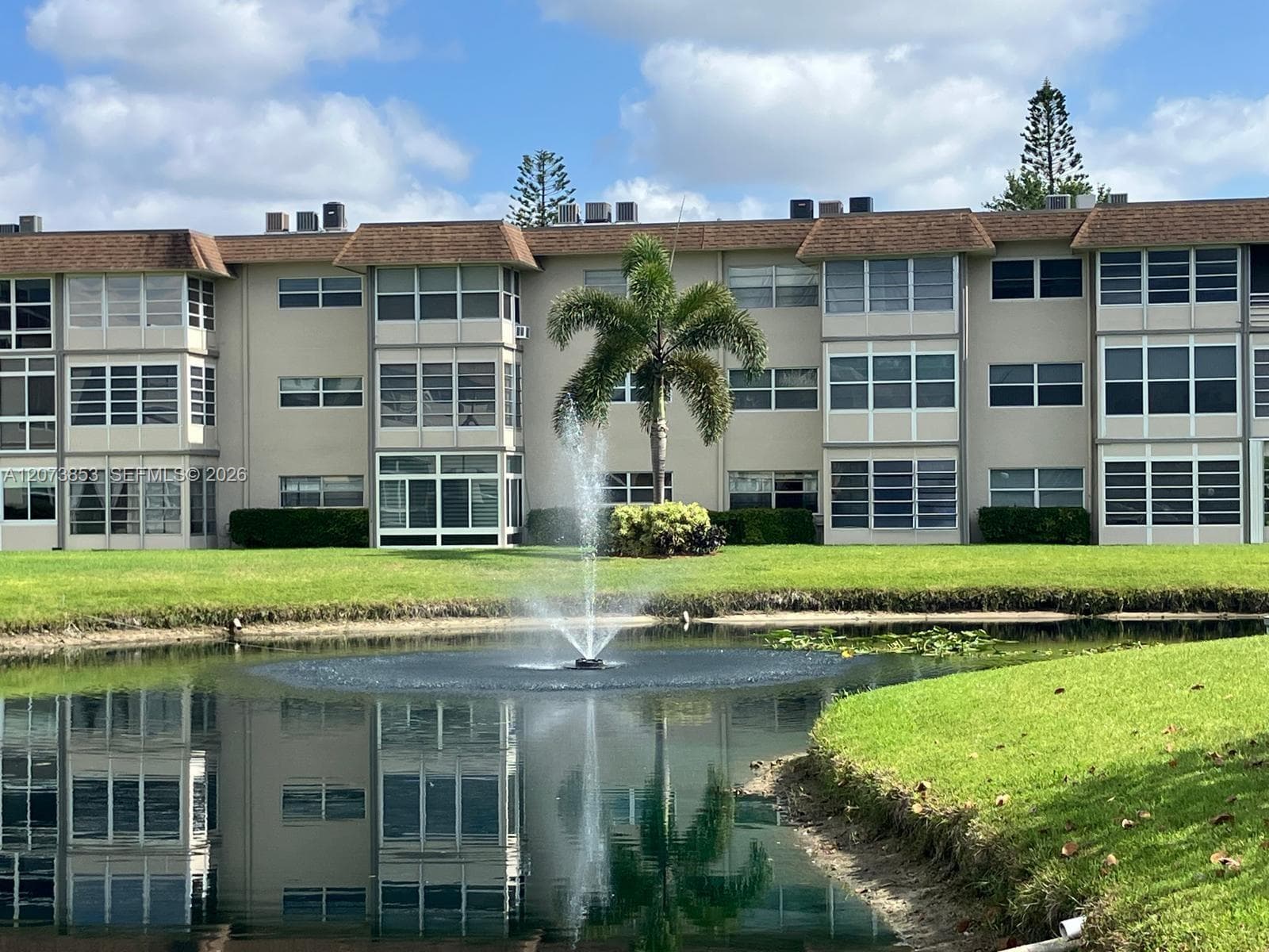 4800 NW 35th St # 607, Lauderdale Lakes, FL 33319