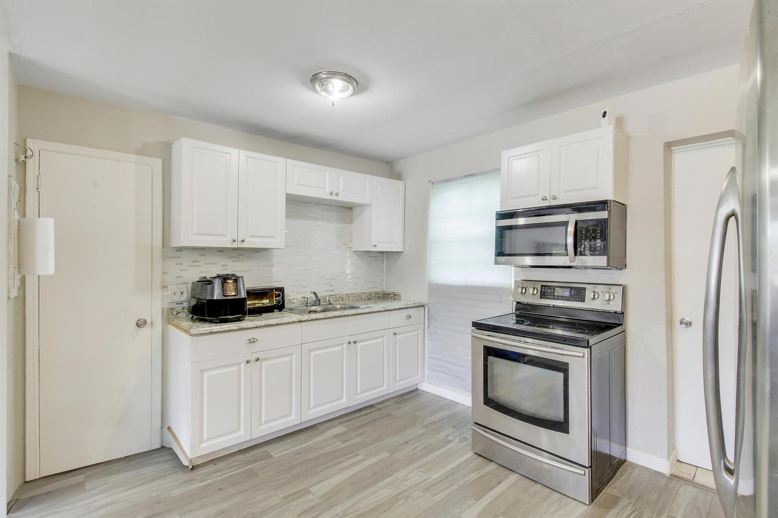 1325 W 32ND Street, Riviera Beach, FL 33404 — zdjęcie 3