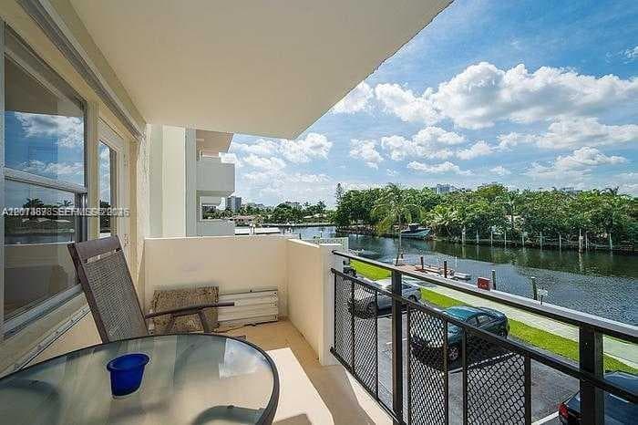401 Golden Isles Dr # 211, Hallandale Beach, FL 33009 — zdjęcie 2