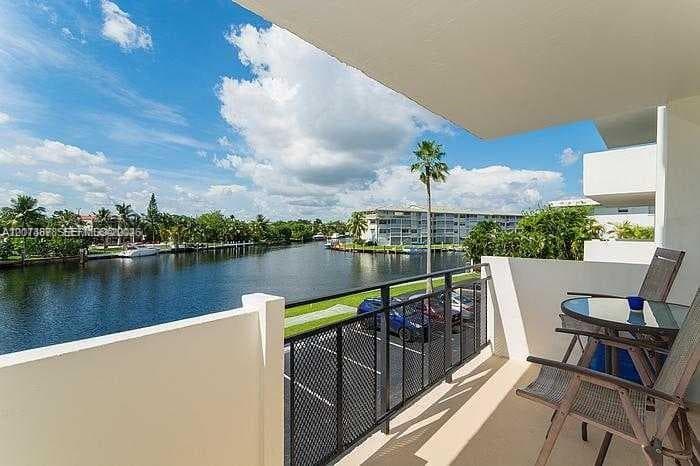 401 Golden Isles Dr # 211, Hallandale Beach, FL 33009