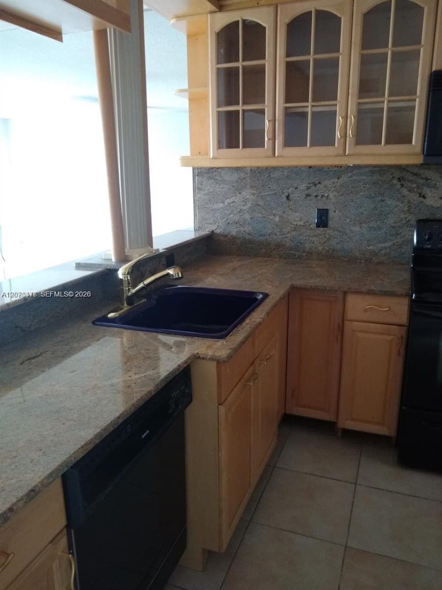401 Golden Isles Dr # 211, Hallandale Beach, FL 33009 — zdjęcie 5