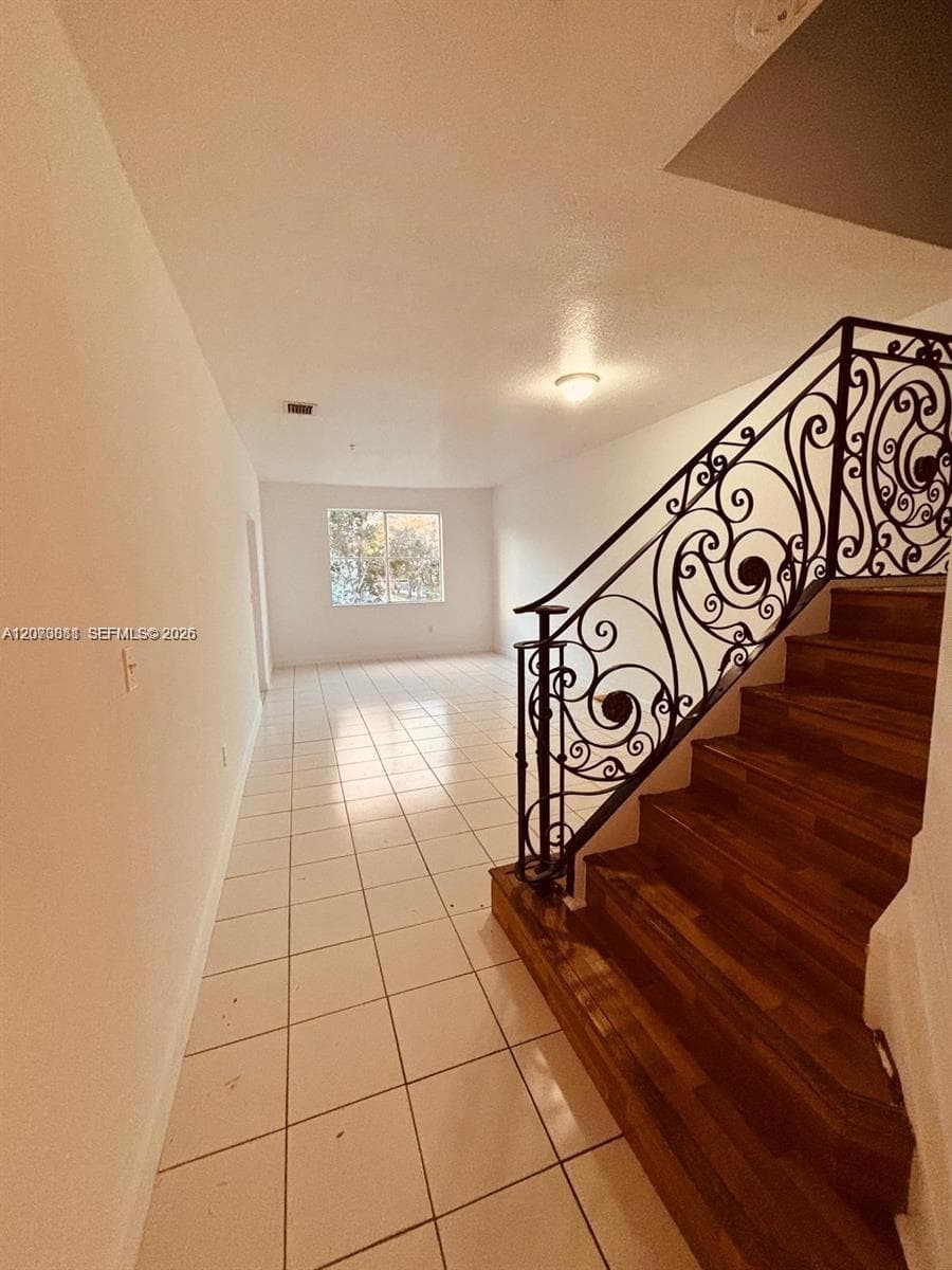 7080 NW 177th St # 201-13, Hialeah, FL 33015 — zdjęcie 3