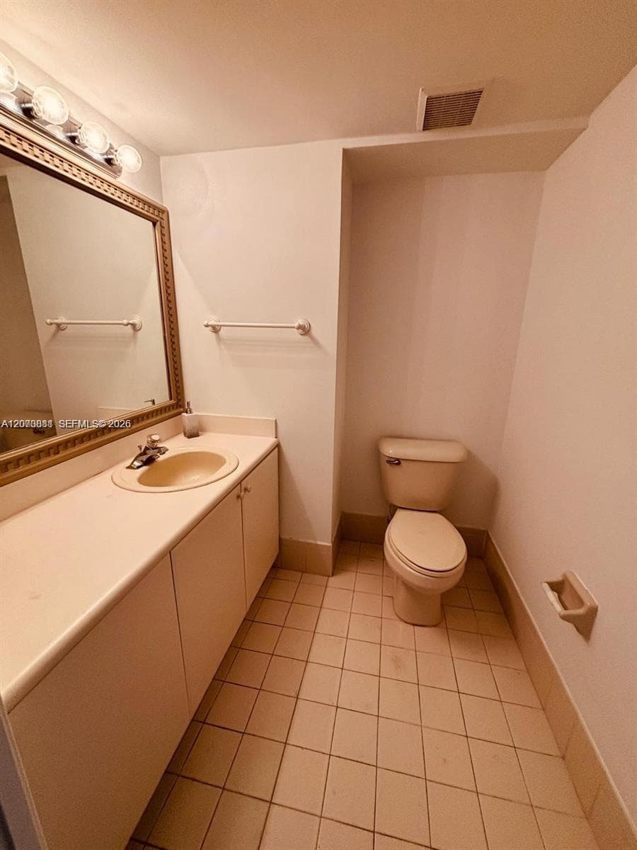7080 NW 177th St # 201-13, Hialeah, FL 33015 — zdjęcie 4