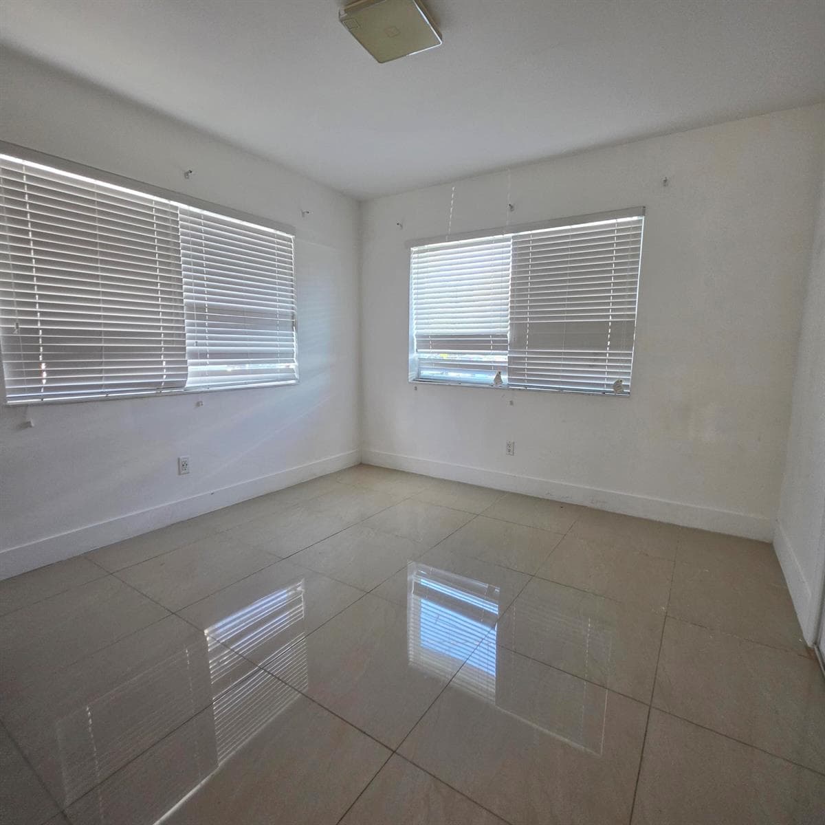 181 NE 168th Street, North Miami Beach, FL 33162 — zdjęcie 4