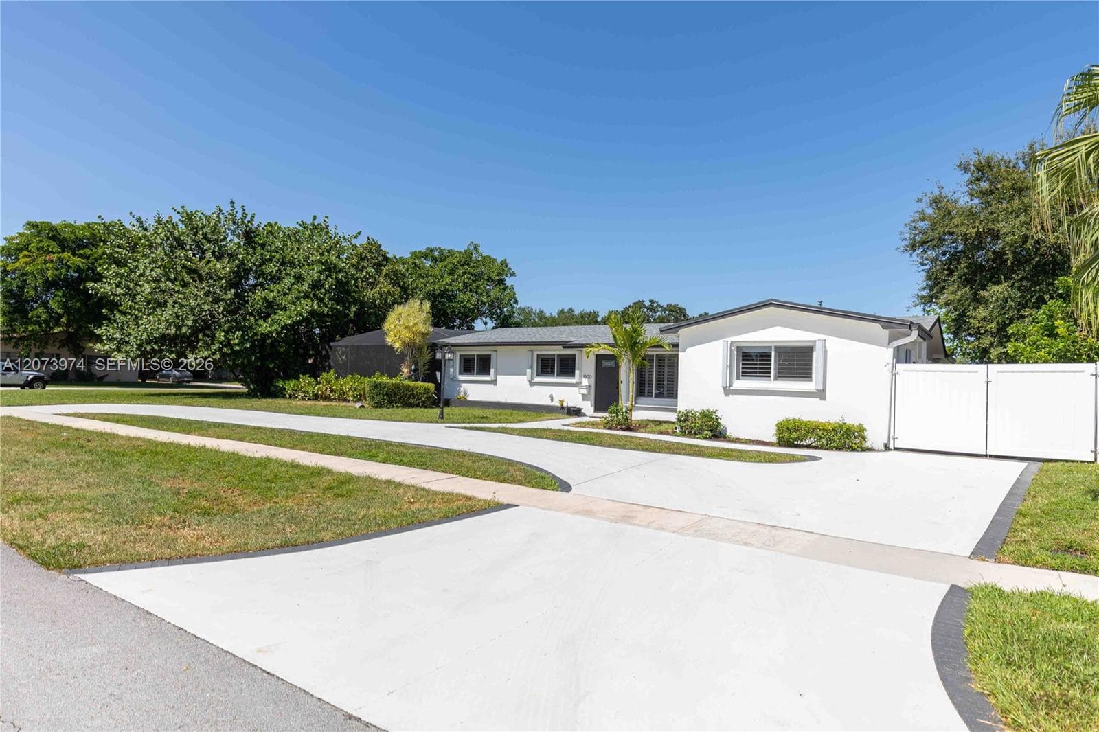 1900 NW 82nd Ter, Pembroke Pines, FL 33024 — zdjęcie 2