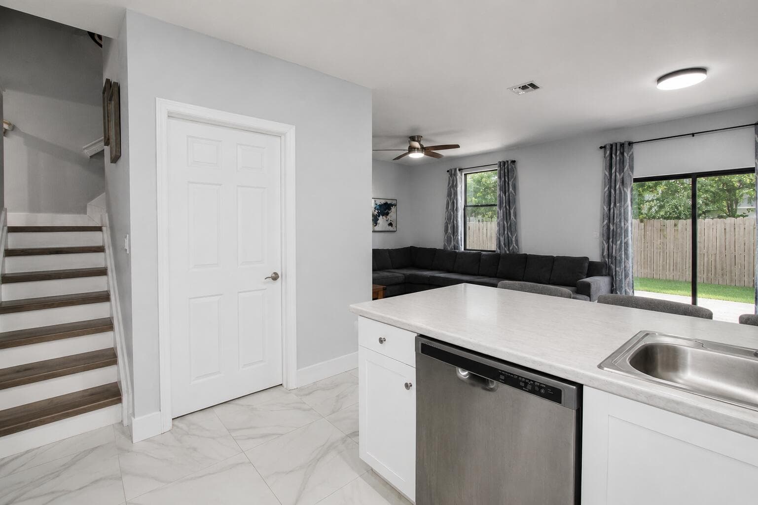 5437 NW 27TH Court, Margate, FL 33063 — zdjęcie 5