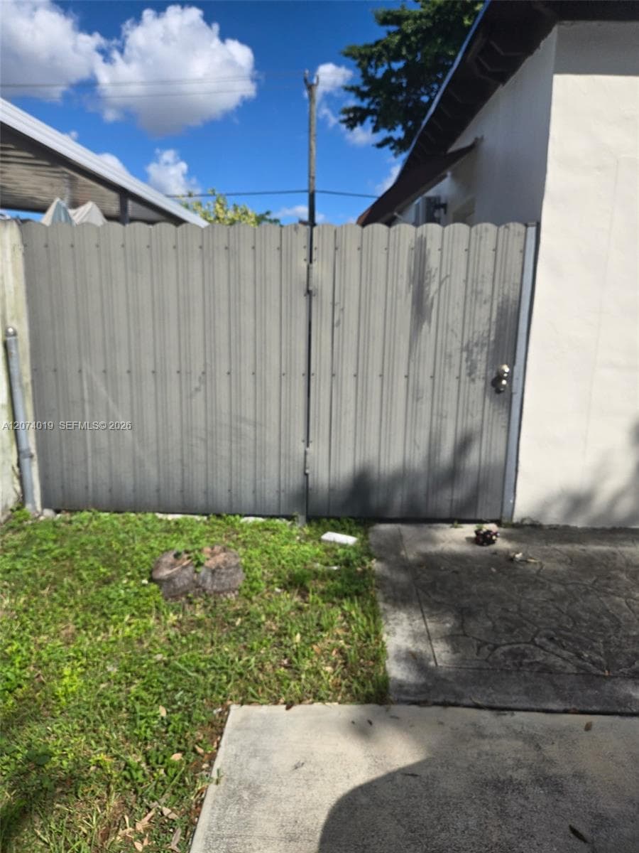 7785 SW 36th St # Back, Miami, FL 33155