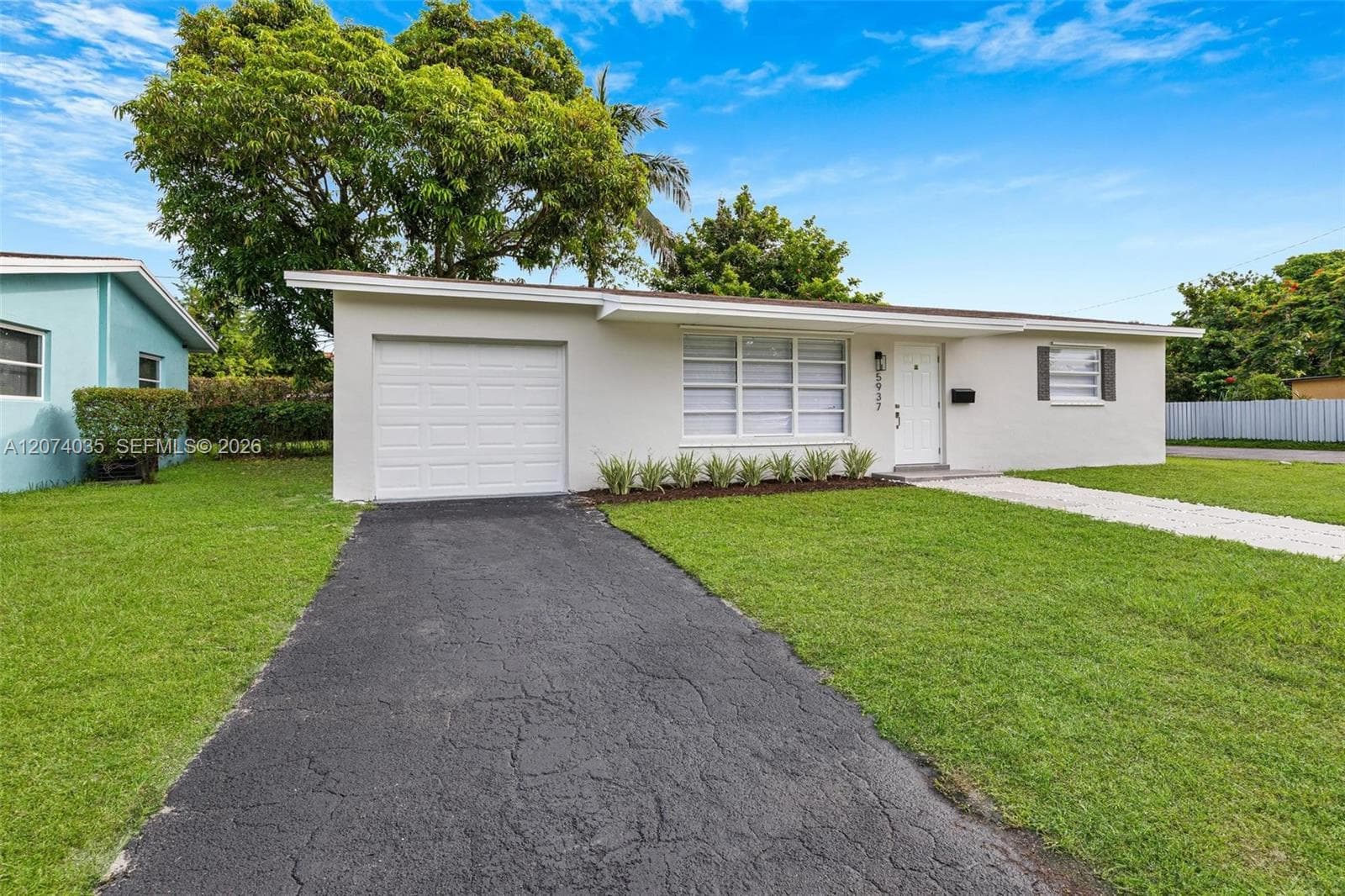 5937 NW 16th Ct, Sunrise, FL 33313 — zdjęcie 2